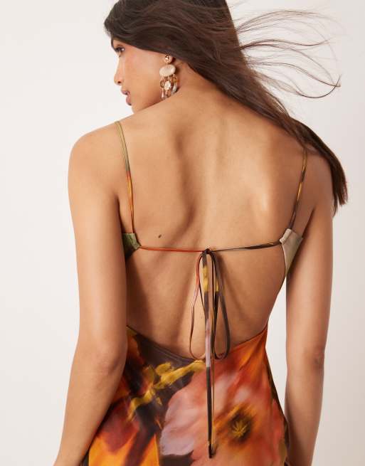 ASOS DESIGN - Vestito lungo oversize in raso a fiori con allacciatura sulla schiena, 3 di 4