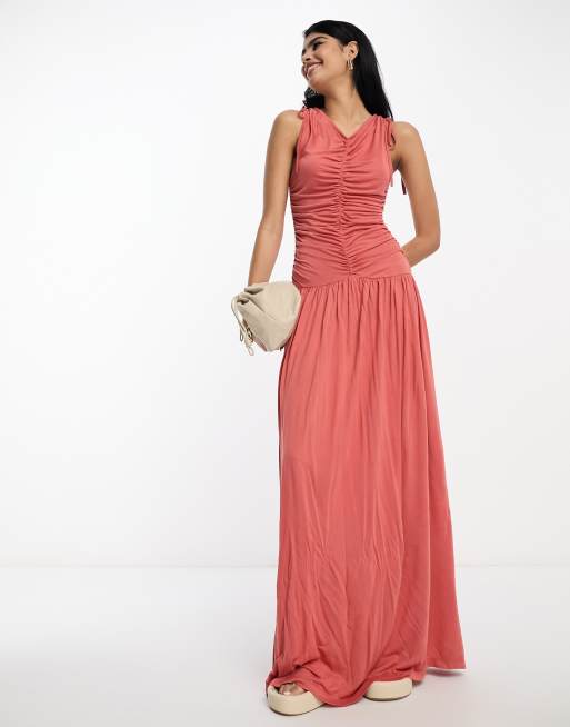ASOS DESIGN - Vestito lungo senza maniche color ruggine con dettaglio arricciato 