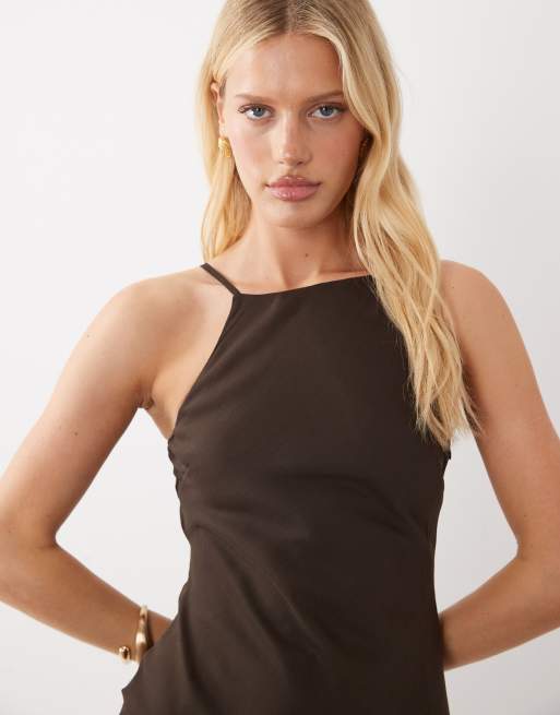 ASOS DESIGN - Vestito lungo senza maniche in chiffon marrone cioccolato con fondo godet, 3 di 4