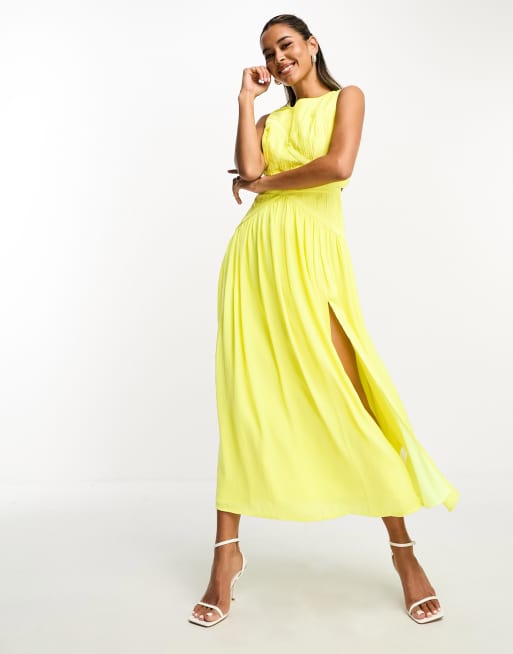 ASOS DESIGN Vestito lungo senza maniche in raso giallo acceso a pieghe con dettagli arricciati