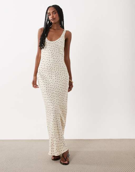 ASOS DESIGN - Vestito lungo taglio sbieco in raso a pois con scollo rotondo