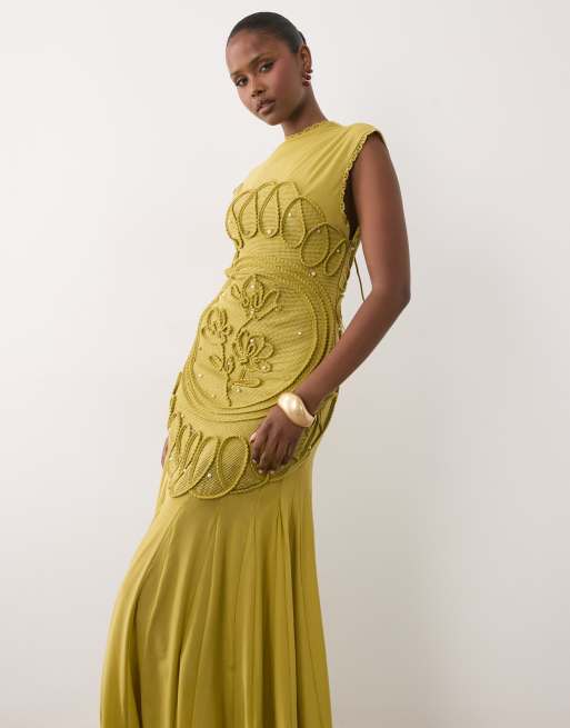 ASOS DESIGN vestito maxi accollato con ricamo cordonato e perle sparse in giallo oliva, 3 di 4