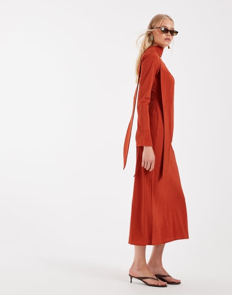 ASOS DESIGN vestito maxi in tessuto tecnico con scollo rotondo, maniche lunghe e sciarpa, color ruggine - view 1