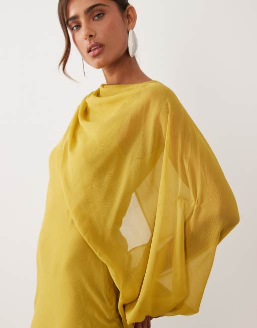 ASOS DESIGN vestito maxi sbieco drappeggiato con una manica in giallo senape, 3 di 4
