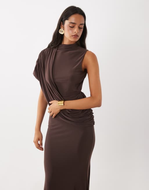 ASOS DESIGN vestito maxi senza schiena senza maniche con drappeggio marrone, 2 di 4