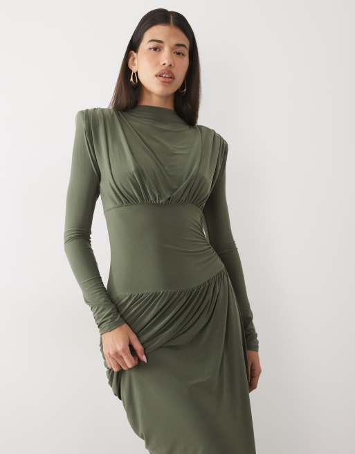 ASOS DESIGN vestito midaxi drappeggiato con spalline strutturate e collo alto in khaki, 2 di 4
