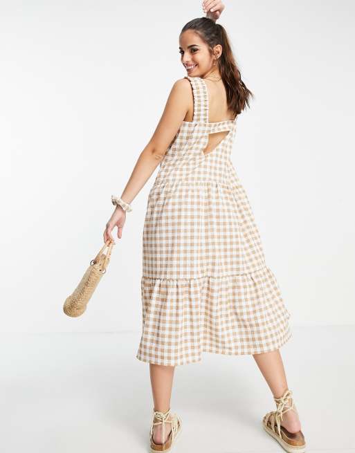 ASOS DESIGN - Vestito midi a balze con volant sulle spalline marrone a quadretti con elastico per capelli abbinato, 4 di 4