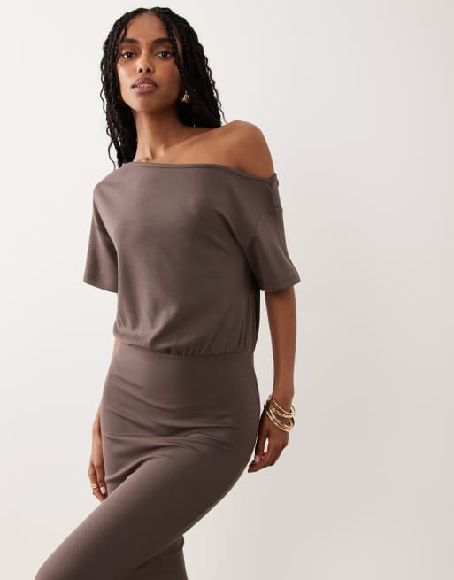 ASOS DESIGN - Vestito midi a campana color cioccolato con spalle scoperte, 2 di 4