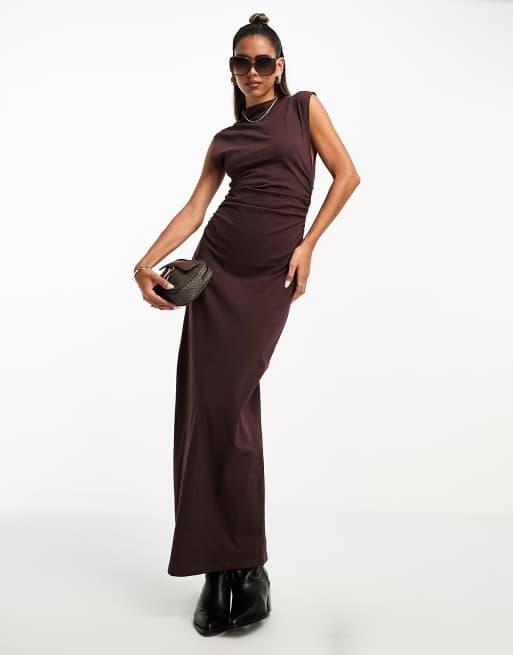 ASOS DESIGN - Vestito midi a canotta fasciante color cioccolato con collo rialzato 