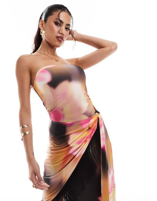 ASOS DESIGN - Vestito midi a fascia arricciato a portafoglio con stampa floreale oversize rosa, fondo asimmetrico e frange