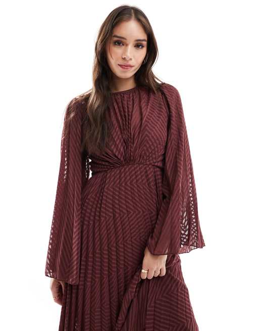 ASOS DESIGN - Vestito midi a pieghe in chiffon bordeaux a spina di pesce allacciato sul retro con maniche svasate, 3 di 4