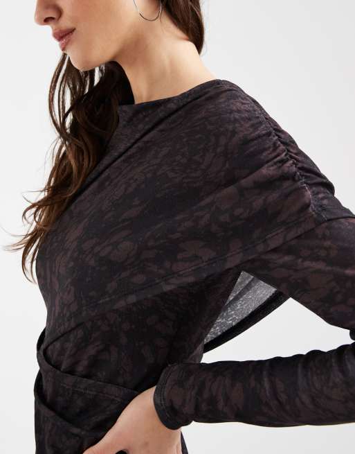 ASOS DESIGN - Vestito midi a portafoglio a maniche lunghe marrone con stampa animalier, 3 di 4