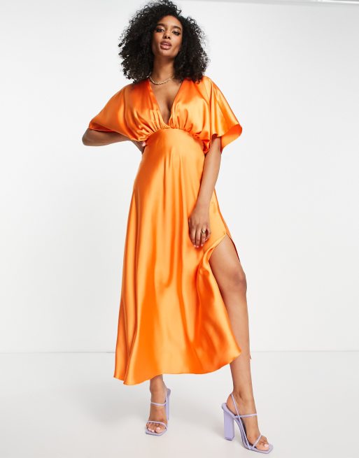 ASOS DESIGN - Vestito midi a portafoglio in raso arancione con maniche ad ali di pipistrello