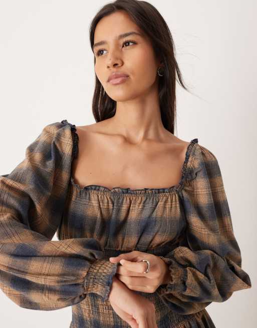 ASOS DESIGN - Vestito midi a quadri neri e cuoio con corpino arricciato e scollo rotondo, 3 di 4