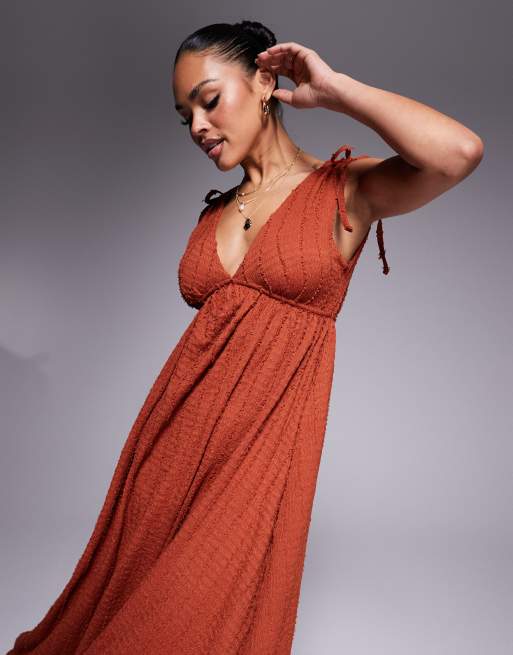 ASOS DESIGN - Vestito midi a trapezio color ruggine testurizzato con scollo a V profondo, 4 di 4