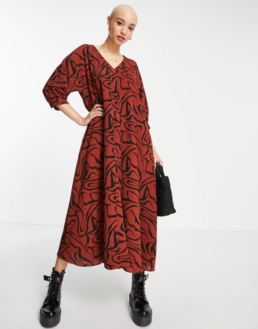 ASOS DESIGN - Vestito midi a trapezio con scollo a V e maniche a tre quarti marrone con stampa animalier