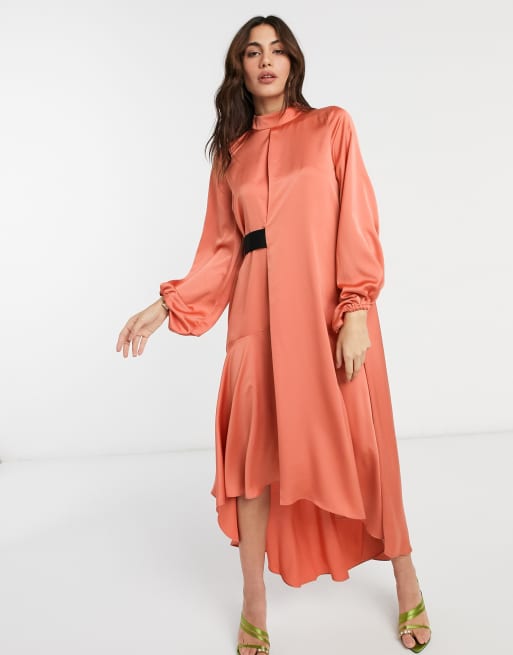 ASOS DESIGN - Vestito midi accollato in raso con maniche a campana