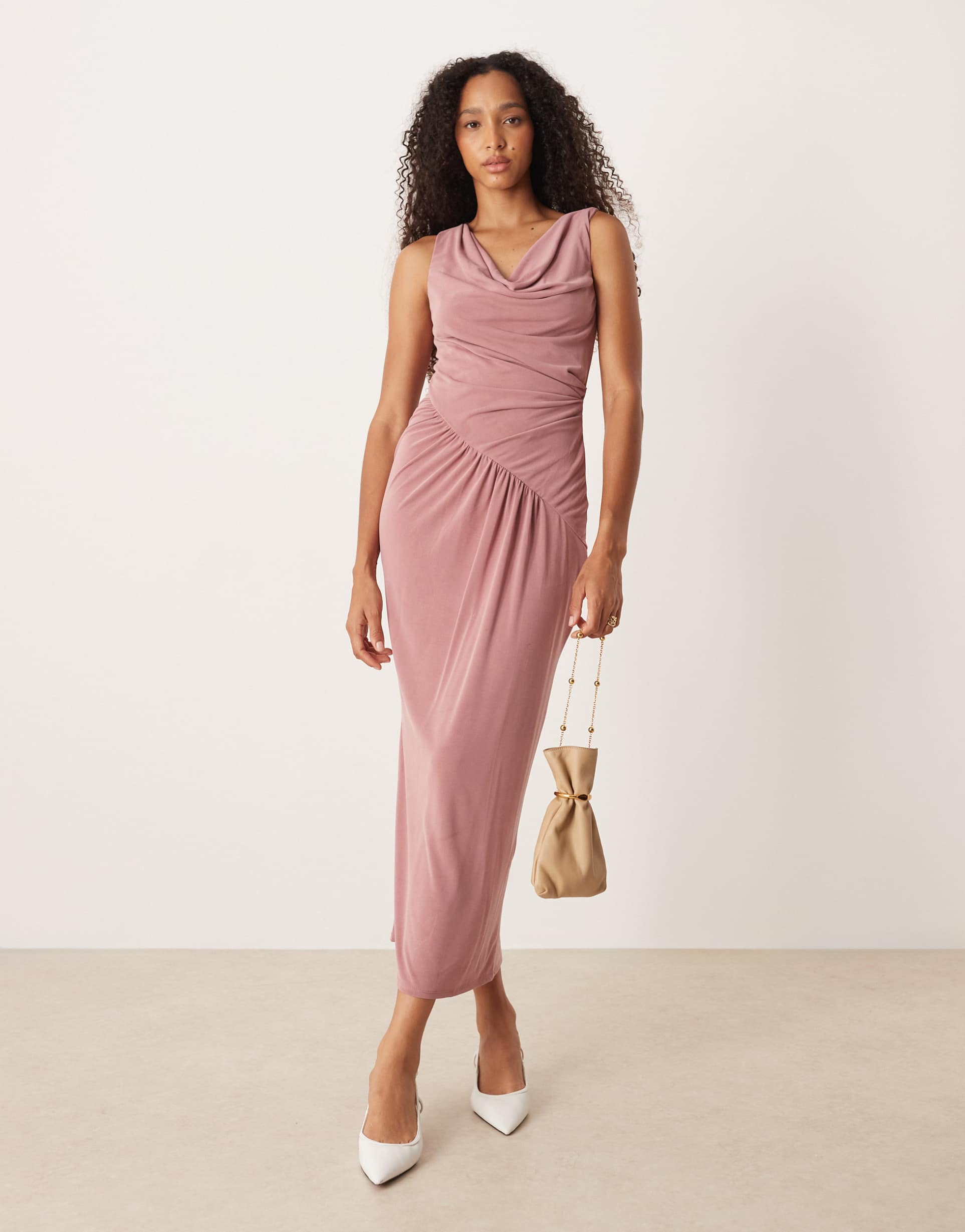 ASOS DESIGN - Vestito midi asimmetrico e arricciato rosa con scollo ad anello