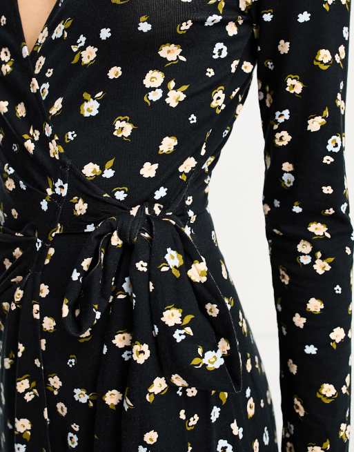 ASOS DESIGN - Vestito midi avvolgente a maniche lunghe con colletto nero con stampa a fiorellini, 3 di 4