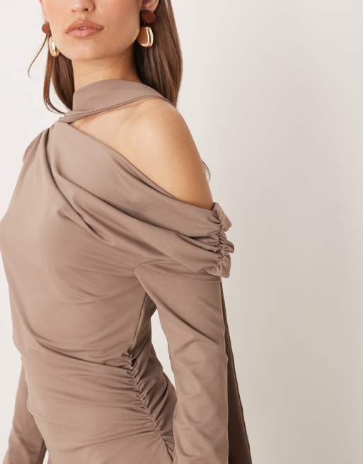 ASOS DESIGN - Vestito midi color cammello con spalle scese e allacciatura sul collo, 2 di 4