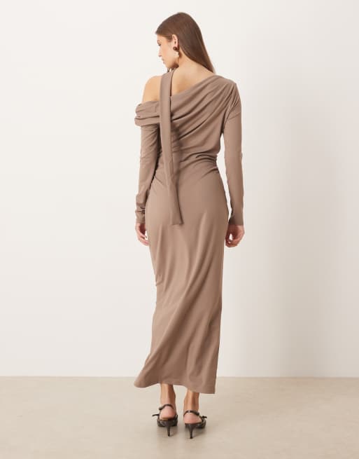 ASOS DESIGN - Vestito midi color cammello con spalle scese e allacciatura sul collo, 3 di 4