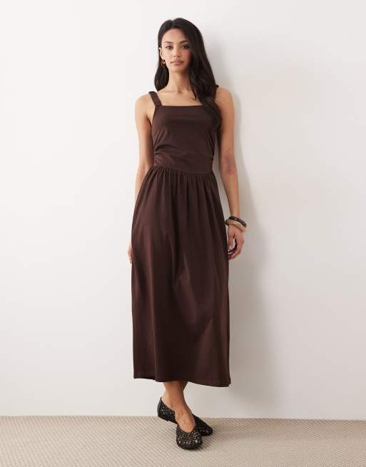 ASOS DESIGN - Vestito midi color cioccolato con scollo squadrato e corpino arricciato