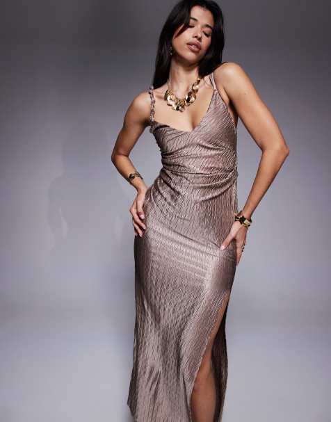 ASOS DESIGN - Vestito midi color mocha con pieghe a spina di pesce, scollo profondo e spalline a bolle - view 1