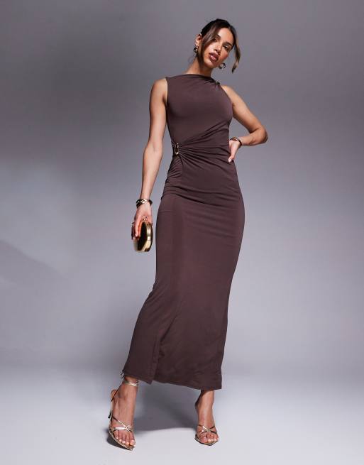 ASOS DESIGN - Vestito midi con incrocio e dettaglio in metallo color cioccolato, 3 di 4