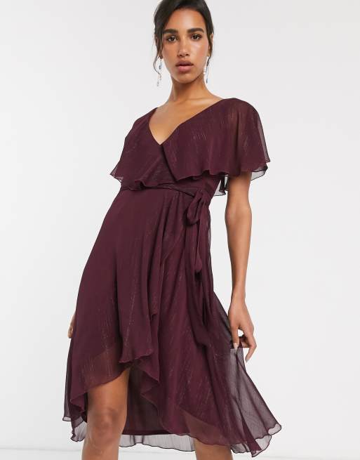 ASOS DESIGN - Vestito midi con mantellina e taglio asimmetrico a righe metalliche