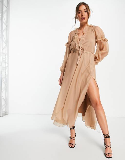 ASOS DESIGN - Vestito midi con scollo profondo con laccetto e volant rosa