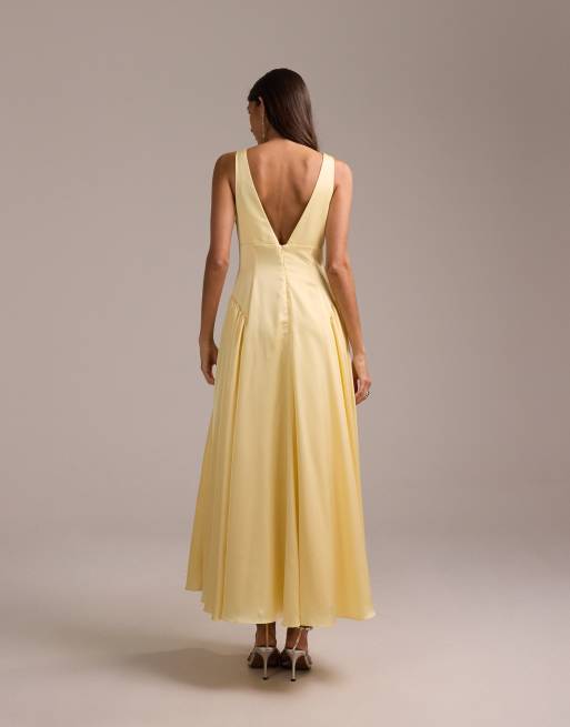 ASOS DESIGN - Vestito midi da damigella in raso color limone con scollo profondo e vita scesa, 5 di 5