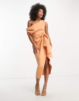 ASOS DESIGN - Vestito midi fasciante color albicocca con spalla scesa e dettaglio raccolto