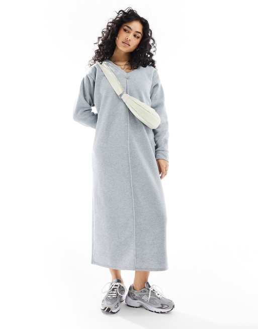 ASOS DESIGN - Vestito midi felpato con scollo a V color antracite