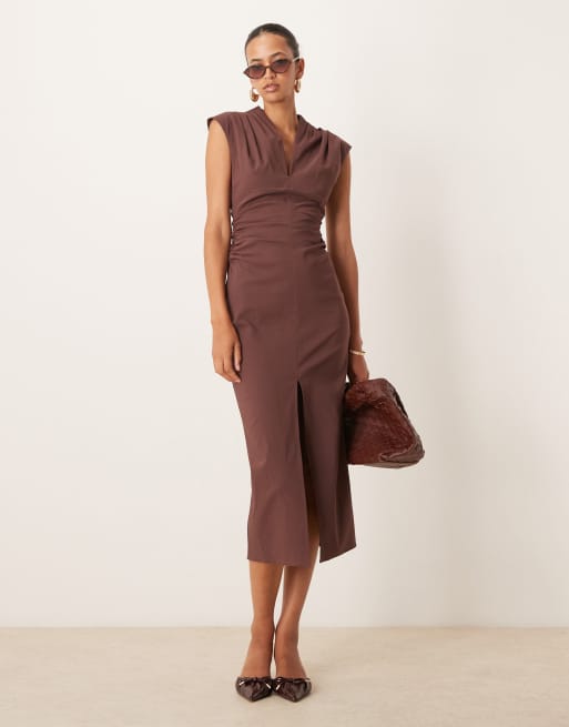 ASOS DESIGN - Vestito midi in bengalina color cioccolato con scollo a V, dettaglio arricciato in vita e spalline a pieghe
