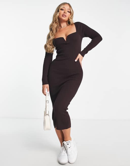 ASOS DESIGN - Vestito midi in maglia marrone scuro con scollo profondo
