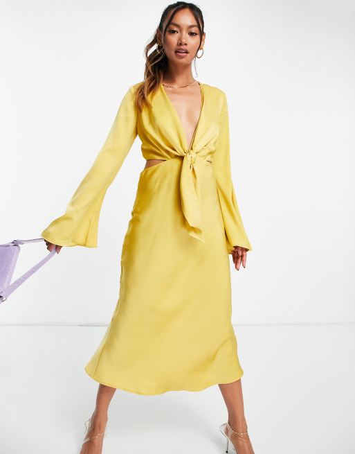 ASOS DESIGN - Vestito midi in raso allacciato sul davanti con cut-out laterali e maniche svasate, colore giallo, 4 di 4