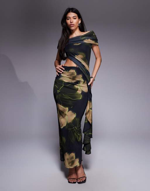 ASOS DESIGN - Vestito midi in rete nero e verde a fiori arricciato con spalle scoperte e dettaglio drappeggiato con volant