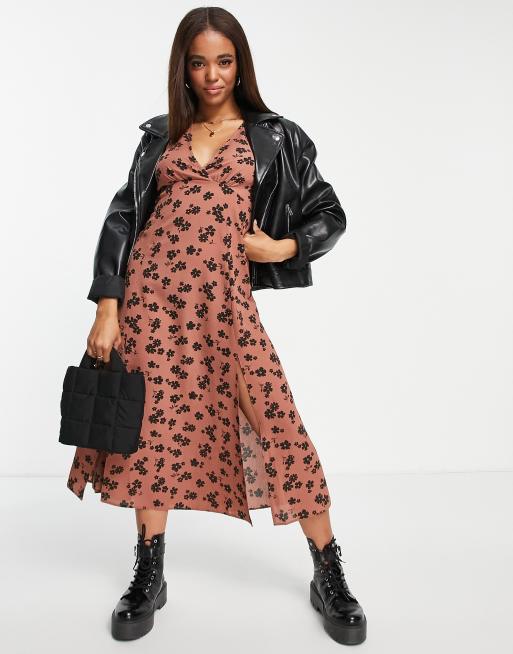 ASOS DESIGN - Vestito midi marrone a fiori con maniche a pipistrello