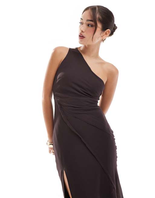 ASOS DESIGN - Vestito midi monospalla marrone con cuciture e bordi grezzi, 3 di 4