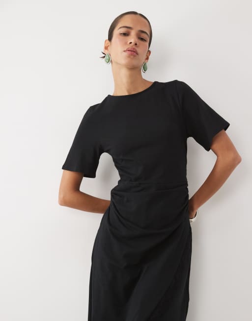 ASOS DESIGN vestito midi nero a maniche corte con dettagli in pizzo e taglio asimmetrico, 2 di 4