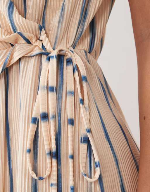 ASOS DESIGN - Vestito midi plissé senza maniche allacciato in vita a righe, 2 di 4