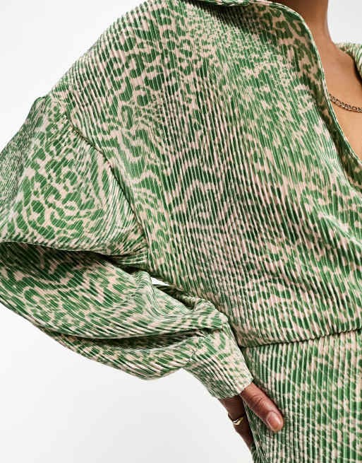 ASOS DESIGN - Vestito midi plissé verde con stampa animalier e colletto avvolgente , 2 di 4
