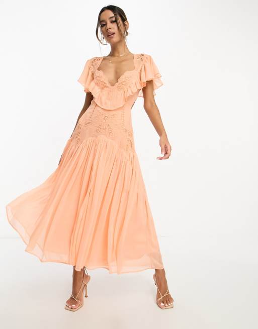 ASOS DESIGN - Vestito midi ricamato con cut-out con volant e peplo, colore pesca