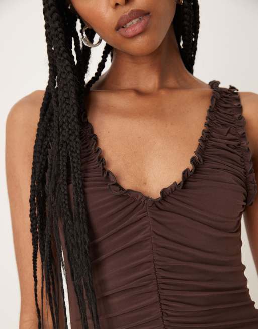 ASOS DESIGN - Vestito midi senza maniche color cioccolato con scollo arricciato, 2 di 4
