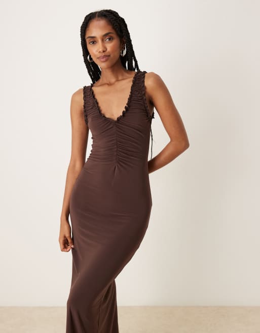 ASOS DESIGN - Vestito midi senza maniche color cioccolato con scollo arricciato, 4 di 4