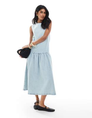 ASOS DESIGN - Vestito midi senza maniche in denim blu lavaggio chiaro con vita scesa - view 1