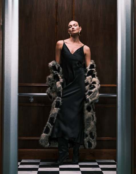 ASOS DESIGN - Vestito midi stile sottoveste in raso nero con scollo a V e spalline sottili - view 1