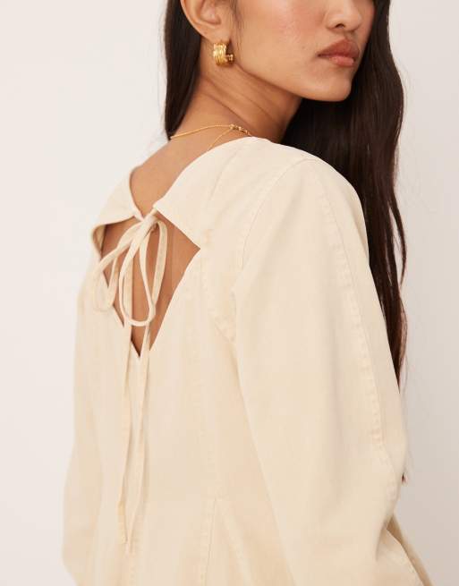 ASOS DESIGN - Vestito skater corto écru slavato con scollo a V e allacciatura laterale, 4 di 4