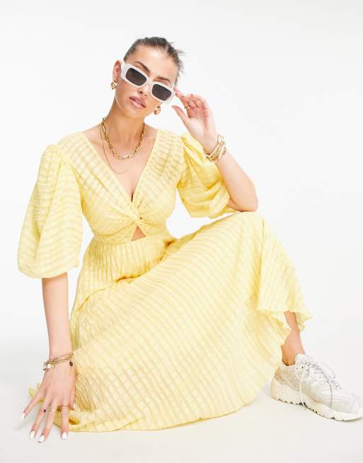 ASOS DESIGN - Vestito skater midi a pieghe con incrocio sul davanti in plumetis giallo limone