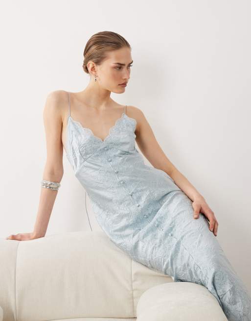 ASOS DESIGN - Vestito sottoveste lungo blu chiaro con bottoni sul davanti e dettagli in pizzo